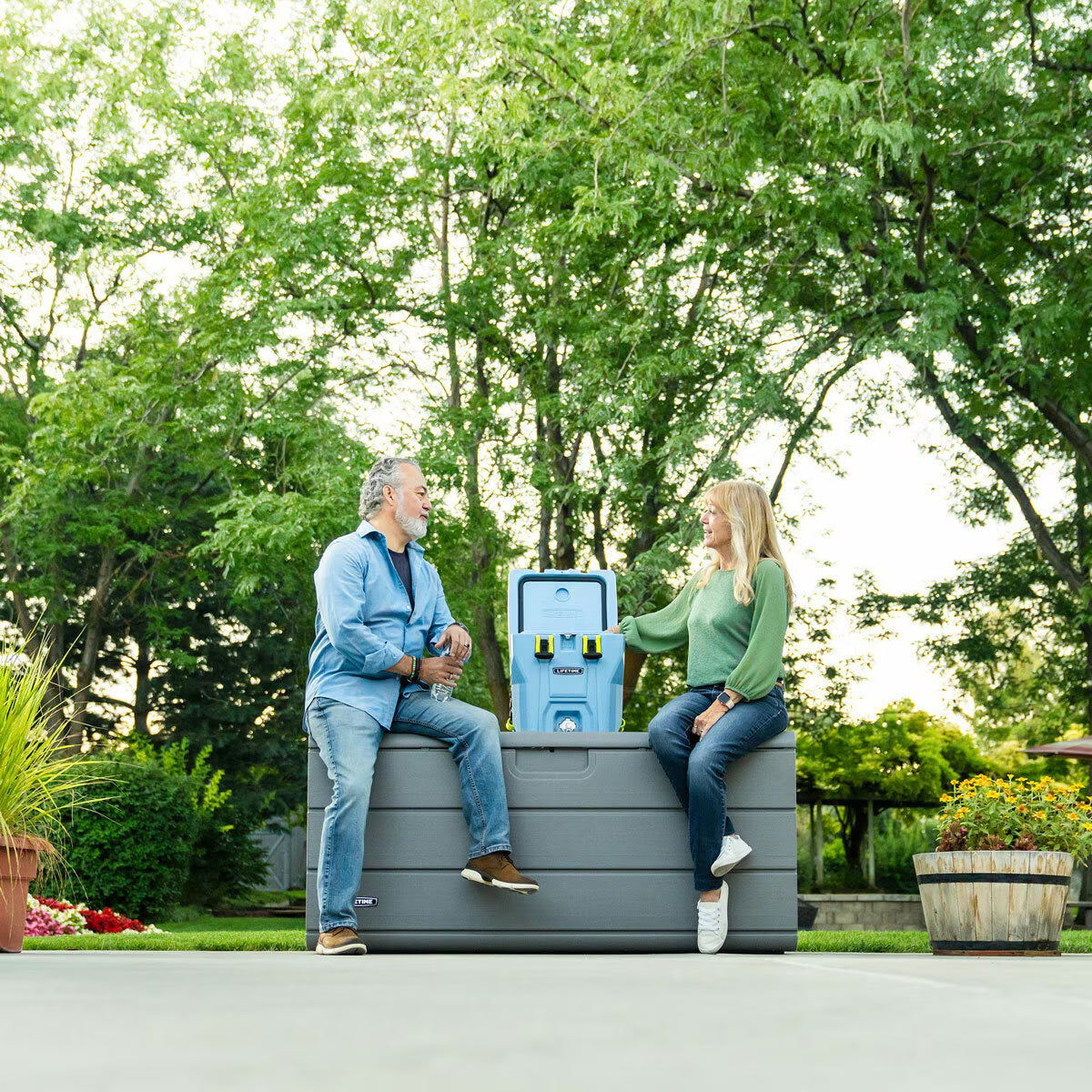 Lifetime 643 Litre (170 Gallon) Outdoor Storage Deck Box - Model 60508U
